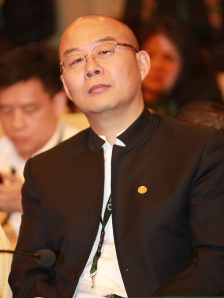 “2014綠公司年會”于4月20日-22日在廣西南寧舉行。上圖為中國綠公司百強聯(lián)合主席；中國企業(yè)家俱樂部創(chuàng)始人、常務(wù)副理事長；正和島創(chuàng)始人兼首席架構(gòu)師劉東華。(圖片來源：新浪財經(jīng) 梁斌 攝)
