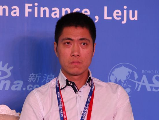 “2015中國綠公司年會”于4月20-22日在沈陽召開。上圖為華大基因CEO王俊出席并參與對話。（圖片來源：新浪財(cái)經(jīng) 劉海偉 攝）