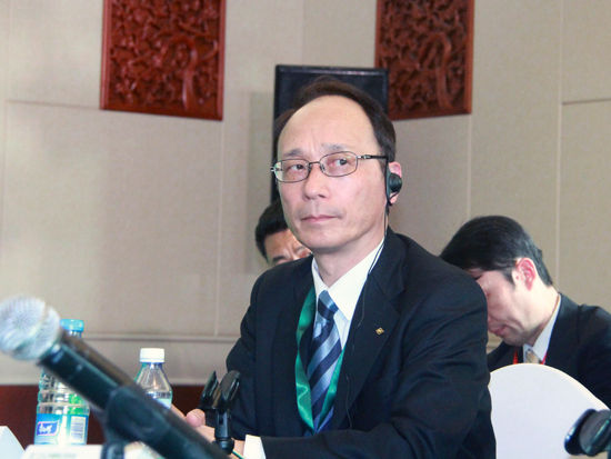 “2015中國(guó)綠公司年會(huì)”于4月20日在沈陽(yáng)舉行。上圖為丸紅株式會(huì)社中國(guó)副總代表崛嘉剛。(圖片來源：新浪財(cái)經(jīng) 劉海偉 攝)
