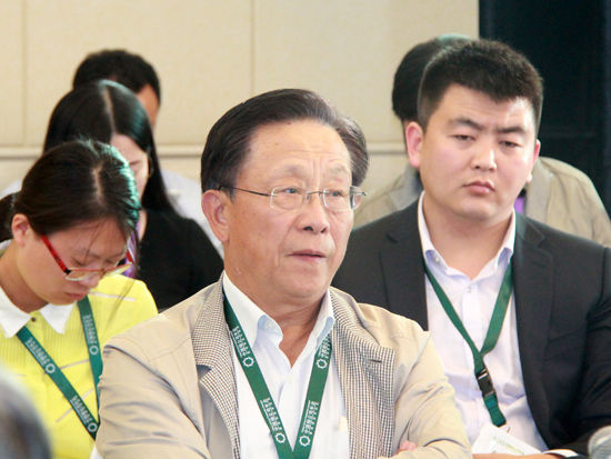 “2015中國綠公司年會”于4月20日在沈陽舉行。上圖為北京綠創(chuàng)環(huán)保集團董事局主席姜鵬明。(圖片來源：新浪財經(jīng)劉海偉 攝)