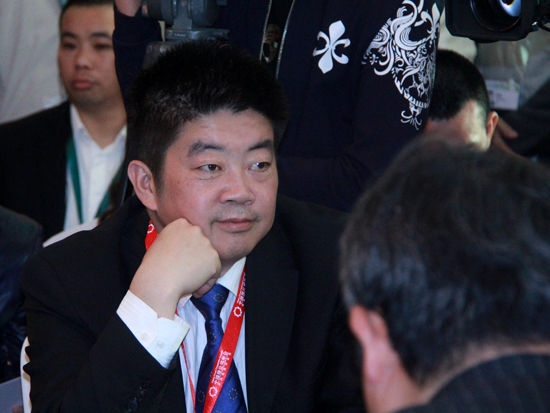 “2015中國(guó)綠公司年會(huì)”于4月20日在沈陽(yáng)舉行。愛(ài)國(guó)者數(shù)碼科技有限公司董事長(zhǎng)馮軍出席。(圖片來(lái)源：新浪財(cái)經(jīng)劉海偉 攝)