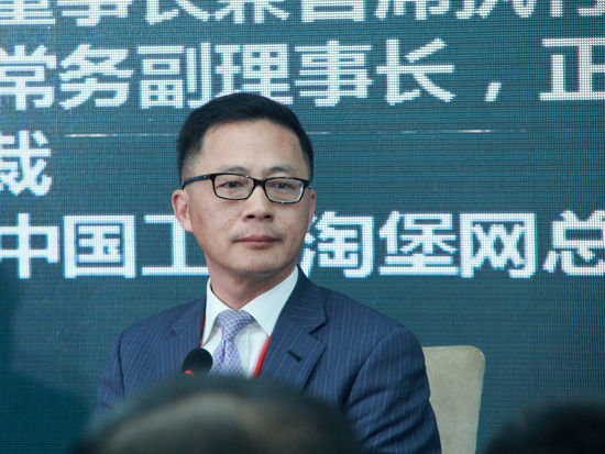 “2015中國(guó)綠公司年會(huì)”于4月20-22日在沈陽(yáng)召開。上圖為信中利資本集團(tuán)創(chuàng)始人、董事長(zhǎng)汪潮涌。（圖片來(lái)源：新浪財(cái)經(jīng) 劉海偉 攝）