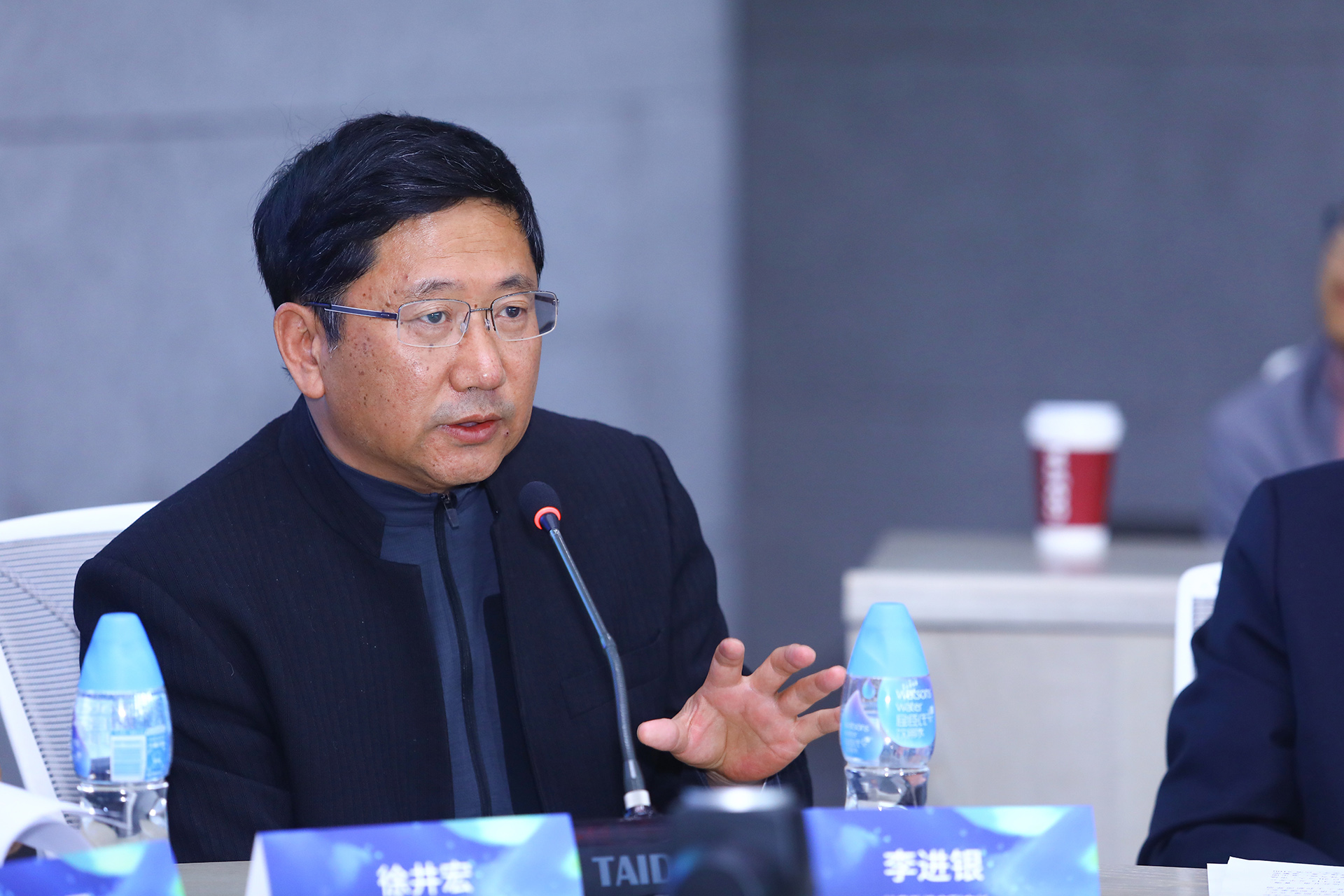 中國(guó)企業(yè)家俱樂(lè)部副理事長(zhǎng)、中關(guān)村龍門(mén)投資有限公司董事長(zhǎng)徐井宏